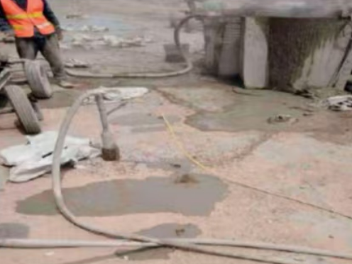 屏边水泥混凝土路面板底注浆技术 路面脱空注浆整治方案